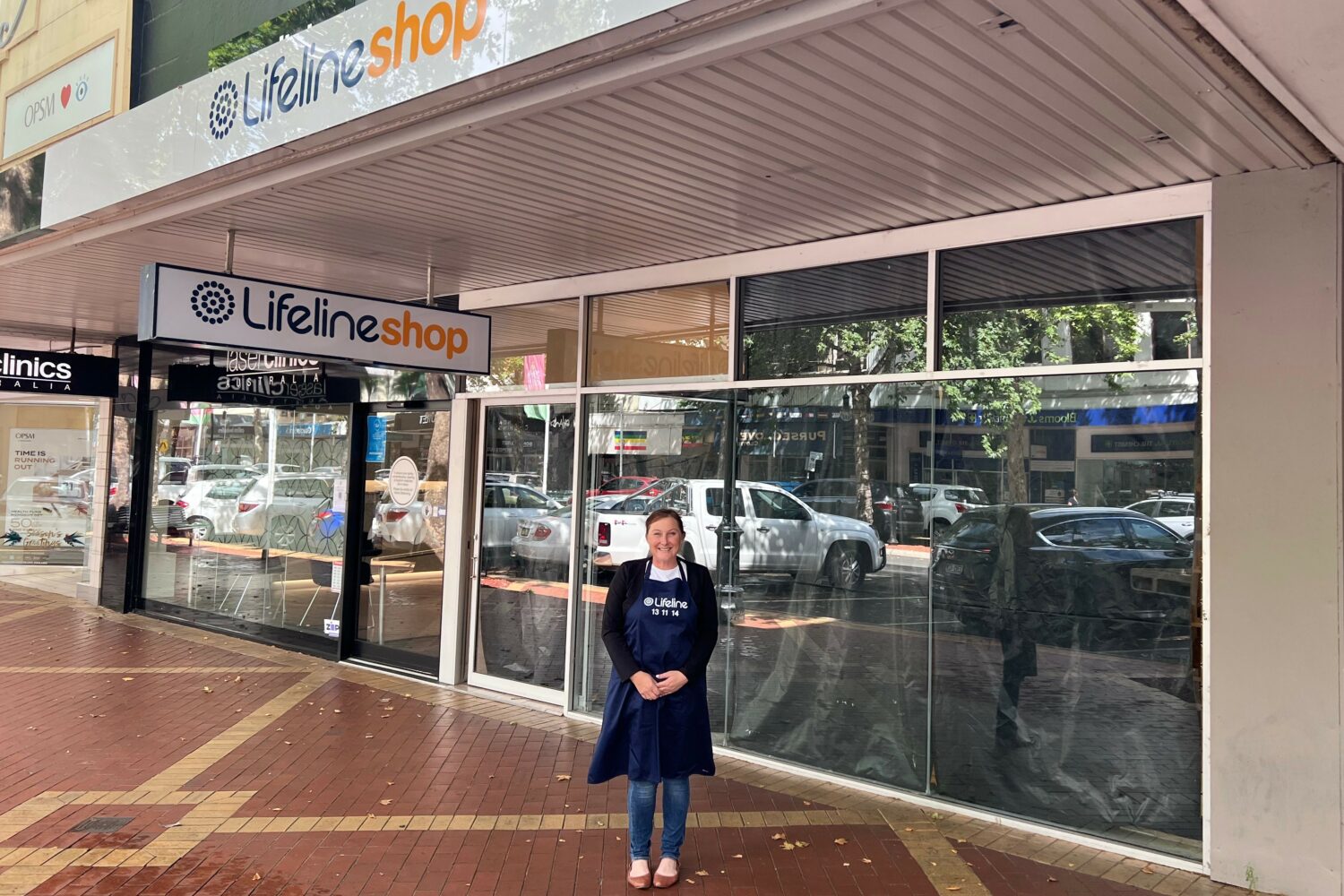 Katie O Malley outside the Lifeline Tamworth shop cropped